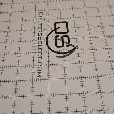 Lot 387: Quilter's Select Quilting Cutting Mat