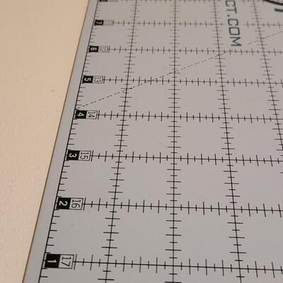 Lot 387: Quilter's Select Quilting Cutting Mat