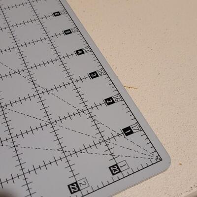 Lot 387: Quilter's Select Quilting Cutting Mat