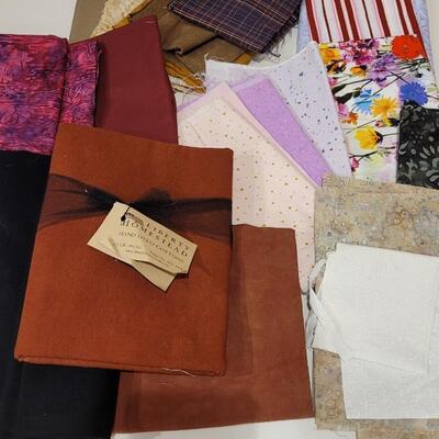 Lot 392: Large Quarter Fabric Bundle