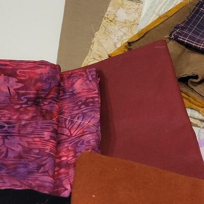Lot 392: Large Quarter Fabric Bundle