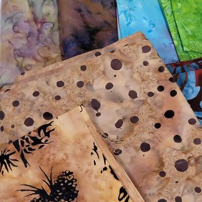 Lot 395: Fabric Quarter Bundle lot