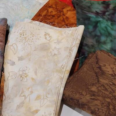 Lot 395: Fabric Quarter Bundle lot