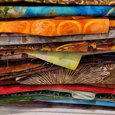 Lot 395: Fabric Quarter Bundle lot