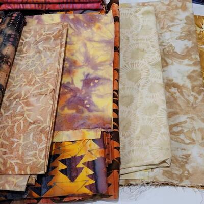 Lot 396: Fabric Quarter Bundle lot