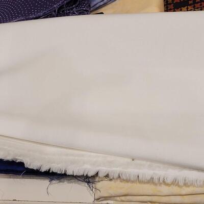 Lot 397: Fabric Quarter Bundle
