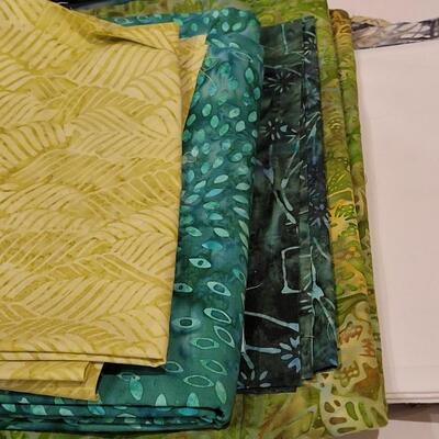 Lot 399: Fabric Quarter Bundle lot 