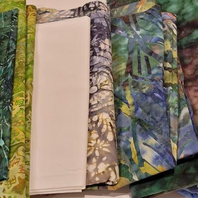 Lot 399: Fabric Quarter Bundle lot 