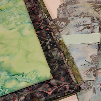 Lot 400: Fabric Quarter Bundle 