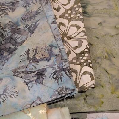 Lot 400: Fabric Quarter Bundle 