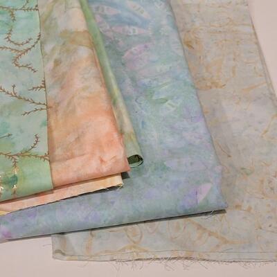 Lot 400: Fabric Quarter Bundle 