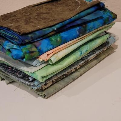 Lot 400: Fabric Quarter Bundle 