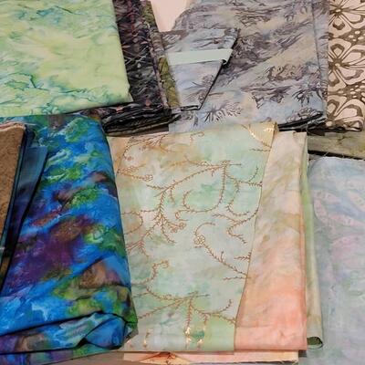 Lot 400: Fabric Quarter Bundle 
