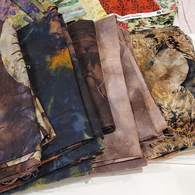 Lot 403: Fabric Quarter Bundle lot 