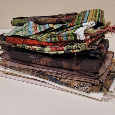 Lot 403: Fabric Quarter Bundle lot 