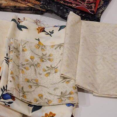 Lot 404: Fabric Quarter Bundle lot 
