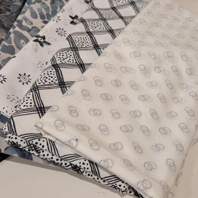 Lot 405: Fabric Quarter Bundle lot 