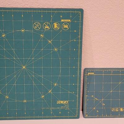 Lot 416: Quilting Cutting Mats