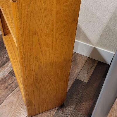 Lot 433: Oak Bookshelf 