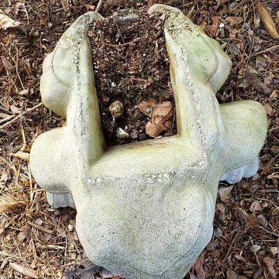 157 - Concrete Frog