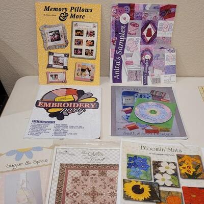Lot 445: Quilting Pattern & Smaplers Lot
