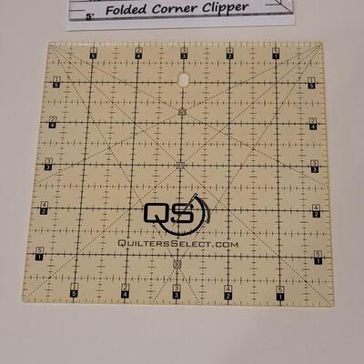 Lot 460: Folded Corner Clipper and Quiltes Select Square