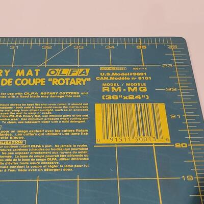 Lot 466: Large Quilting Rotary Mat