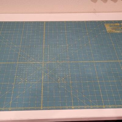 Lot 466: Large Quilting Rotary Mat