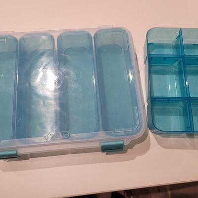 Lot 487: Organizer Container with Removable Bins