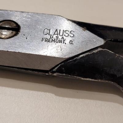 Lot 488: Clauss Scissors, Pins and Magnetic Holder