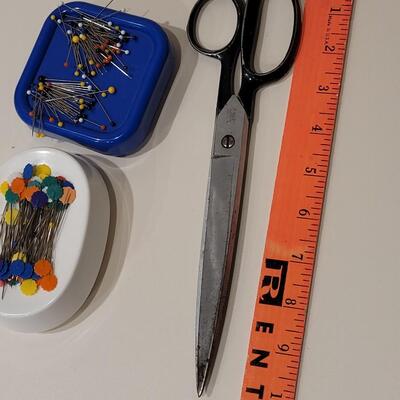 Lot 488: Clauss Scissors, Pins and Magnetic Holder