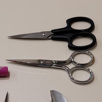 Lot 489: Sewing Notions Lot