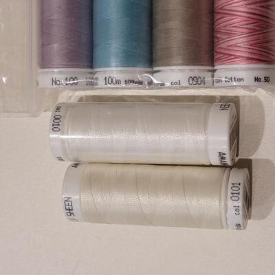 Lot 493: Thread lot