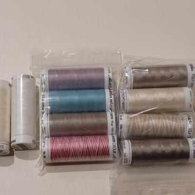 Lot 493: Thread lot
