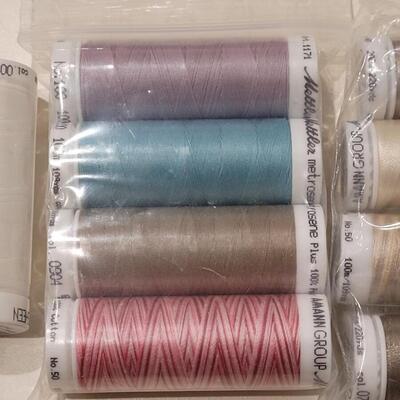 Lot 493: Thread lot