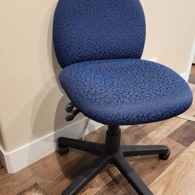 Lot 502: Office Chair