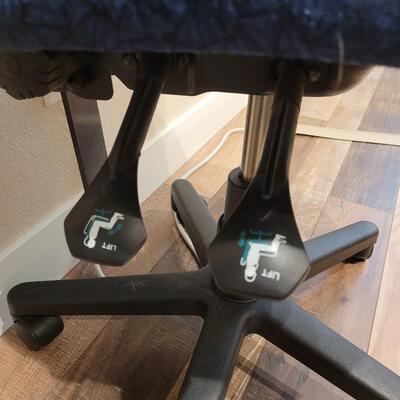 Lot 502: Office Chair