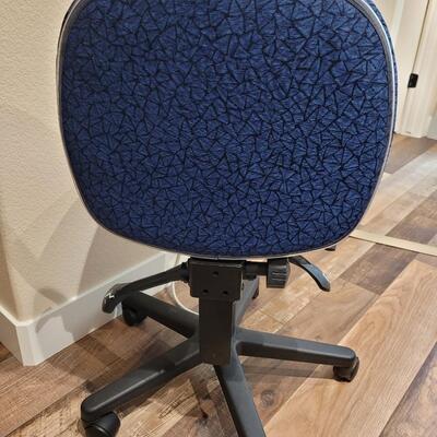 Lot 502: Office Chair