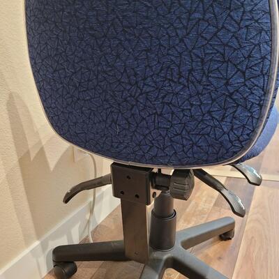 Lot 502: Office Chair