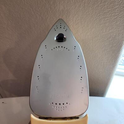Lot 510: Oliso ittouch Iron and Ironing Rest Pad 