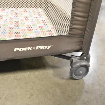 Graco Pack & Play. Tan & Brown with Wild Animals Circles Print