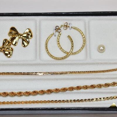 Costume Jewelry Lot of 8: 5 pairs of earrings & 3 bracelets - New