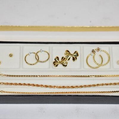 Costume Jewelry Lot of 8: 5 pairs of earrings & 3 bracelets - New
