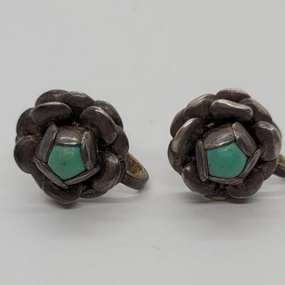J57 - Sterling .925 Screw-back Earrings with Flower Turquoise Middle Stone.