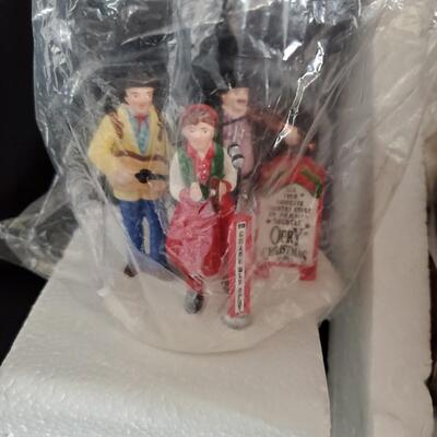 Dept. 56 - Ryman Auditorium  & Grand Ole Opry Carolers (2 pieces) 