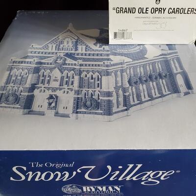 Dept. 56 - Ryman Auditorium  & Grand Ole Opry Carolers (2 pieces) 