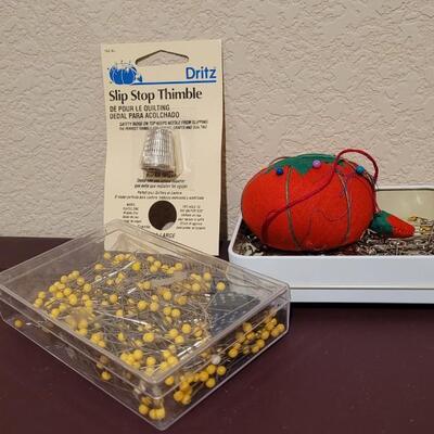 Lot 523: Assortment of Sewing Accessories 