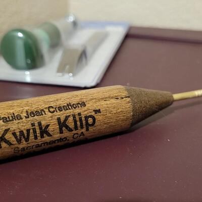 Lot 531: Crafting Supplies - Kwik Klip + New Tacker