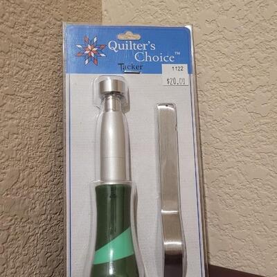 Lot 531: Crafting Supplies - Kwik Klip + New Tacker