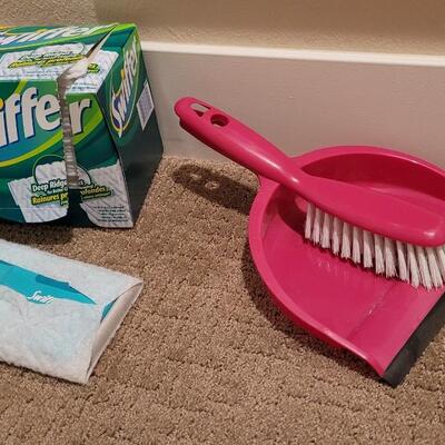 Lot 539: Cleaning Bundle - Swiffer and Dustpan/Broom
